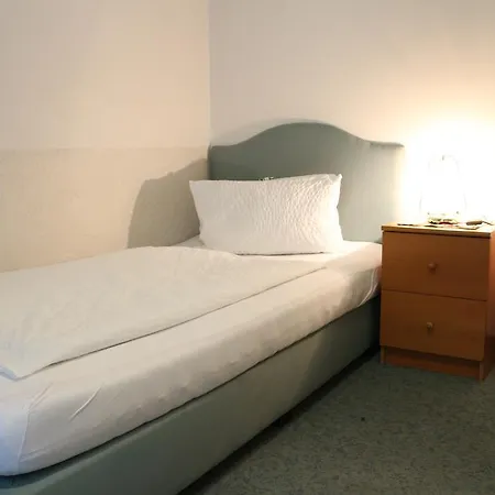 - Alt - Strassgang 3*