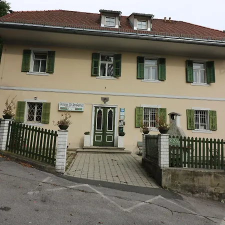 - Alt - Strassgang Konukevi