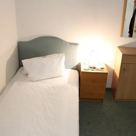 Konukevi - Alt - Strassgang