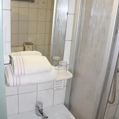 Konukevi - Alt - Strassgang