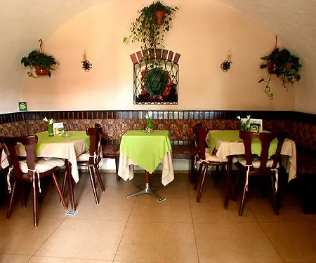 - Alt - Strassgang Guest house