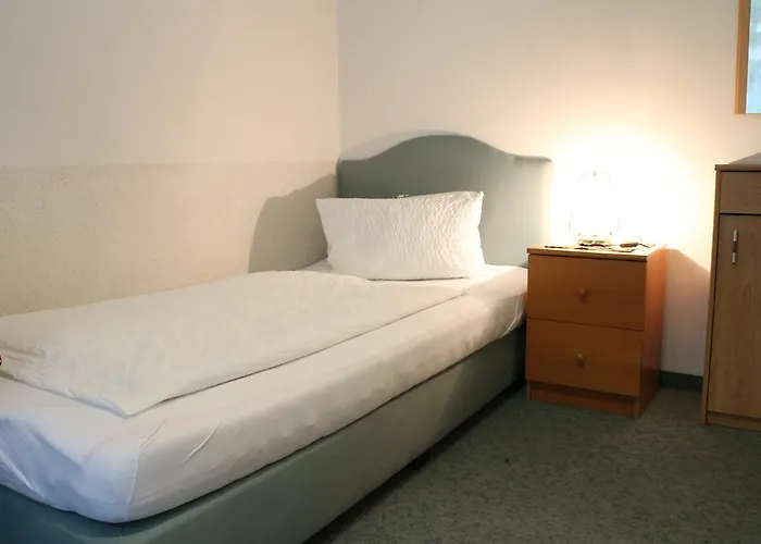 - Alt - Strassgang 3*