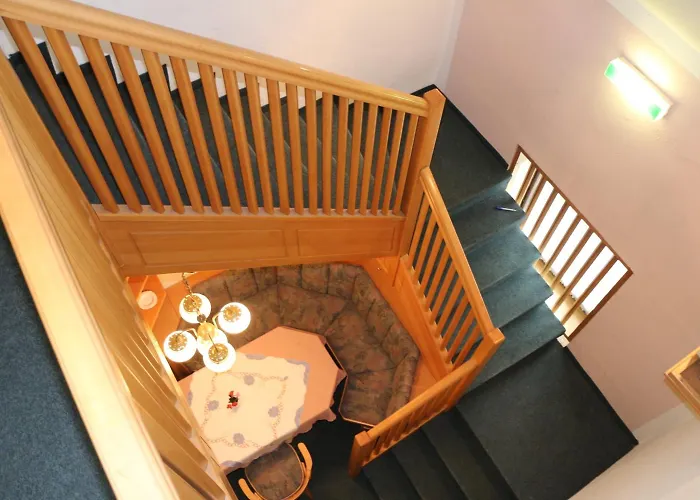 - Alt - Strassgang 3*