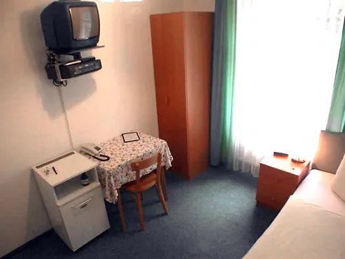 Pensionat - Alt - Strassgang